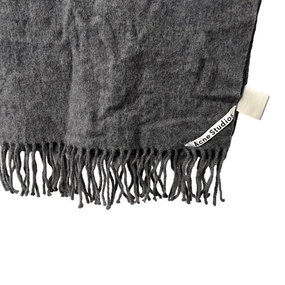 Acne Studios Gray Wool Fringed Rectangle Scarf One Size - Picture 2 of 5